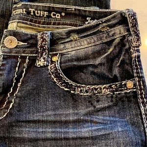 Cowgirl Tuff bootleg jeans, beaded accents. Size 28X37.